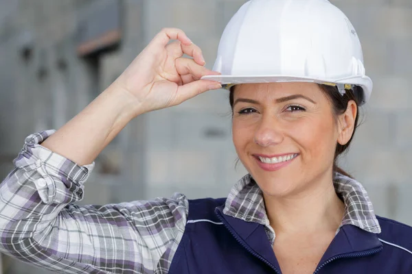 Happy Female Builder Smiling Outdoors — Stock Photo, Image