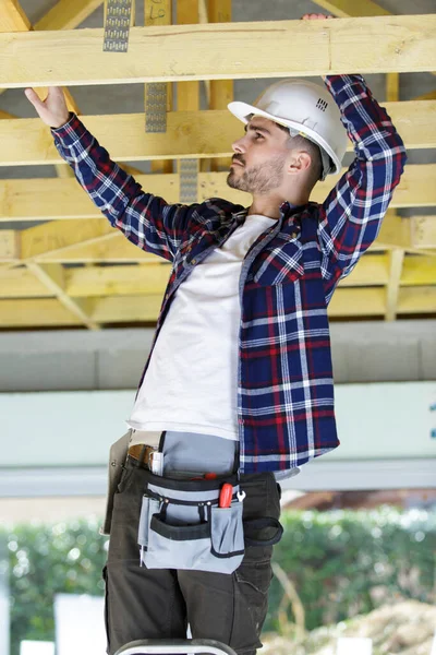 Builder Reaching Roof Timber — Stock Photo, Image