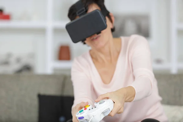 Teknik Virtual Reality Spelunderhållning Och Människor Koncept — Stockfoto