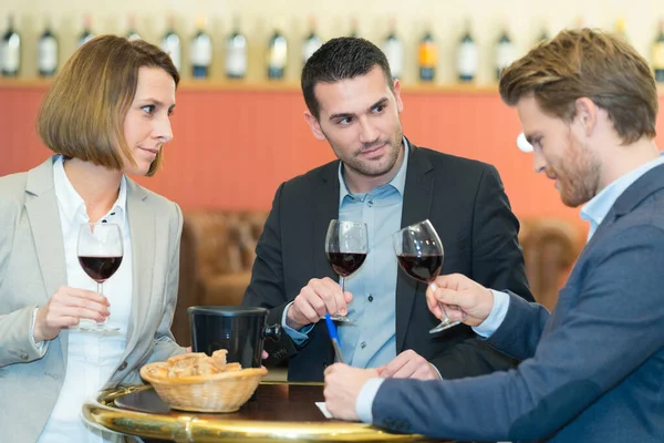 Reunión Negocios Con Vino — Foto de Stock