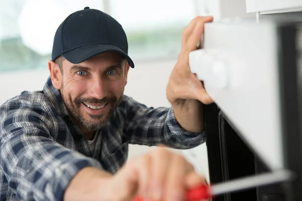 Portrait Man Fitting New Oven — Stock Photo, Image