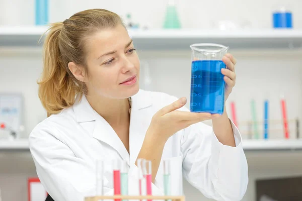 Scientific Researcher Holding Liquid Solution Lab — Stock Photo, Image