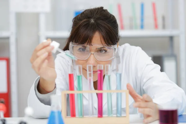 Female Woman Research Scientist Test Tube Laboratory — Stock Photo, Image