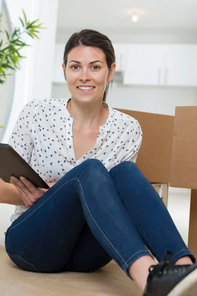 Young Woman Moving House Cardboard Boxes Tablet — Stock Photo, Image
