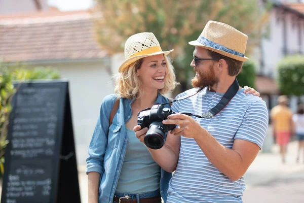 Couple Touristes Amoureux Prendre Des Photos Pendant Voyage — Photo
