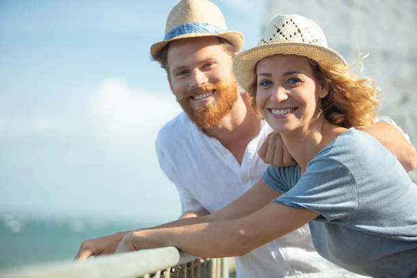 Seitenansicht Von Ein Paar Touristen Die Ihren Urlaub Genießen — Stockfoto