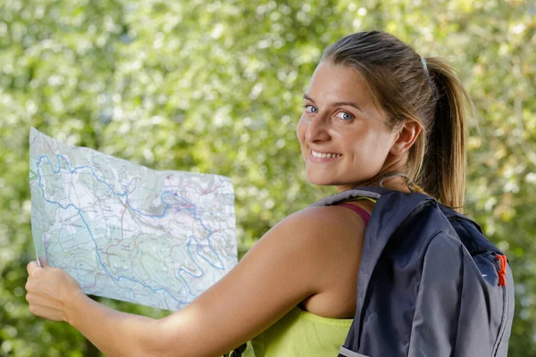 Women Hiker Looking Map — Stock Photo, Image