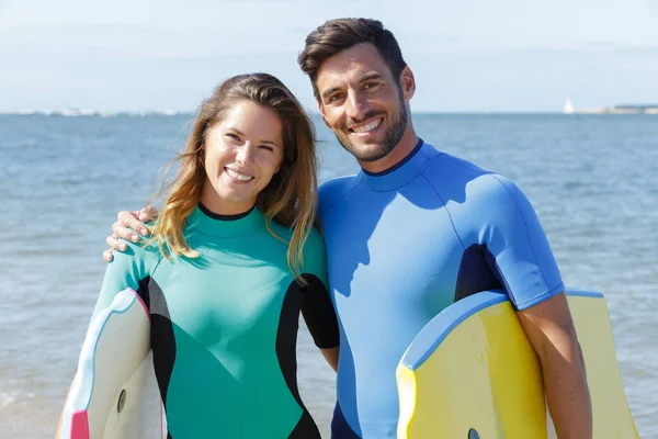 Happy Couple Holding Bodyboards — Stock Photo, Image