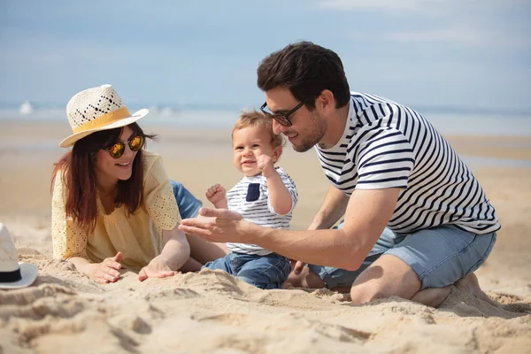 Vierköpfige Familie Amüsiert Sich Strand — Stockfoto