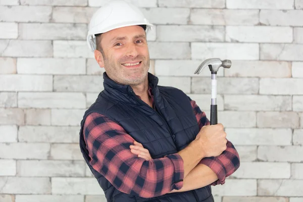 Male Builder Holding Hammer Smiling Camera — Stock Photo, Image