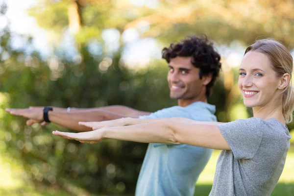 Smiling Couple Stretching Outdoors — Stock Photo, Image