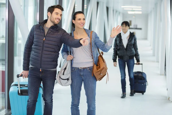 Couple Say Goodbye Abroad Airport — Stock Photo, Image