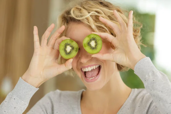 Charming Woman Holding Fresh Juicy Kiwi Smiles — Stock Photo, Image