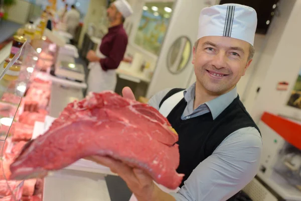 Homem Mostrando Corte Carne — Fotografia de Stock