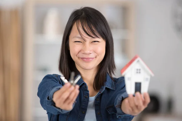 Asian Woman Holding Model House Keys — Stock Photo, Image