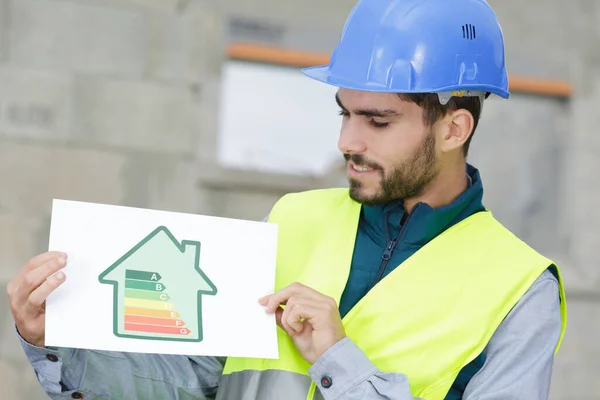 Laborer Showing Energy Rating Sign — Stock Photo, Image