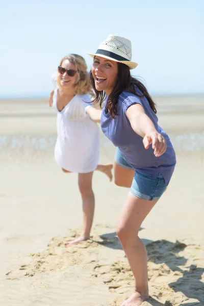 Mädchen Genießen Ihren Urlaub Meer — Stockfoto