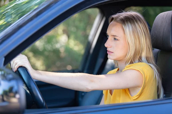 Woman Car Summer Day — Stock Photo, Image