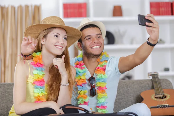 Couple Qui Prend Selfie — Photo