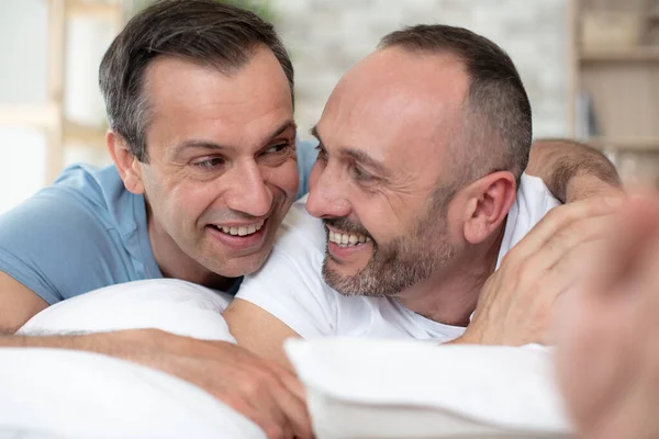 幸福的一对恋爱中的同性恋 — 图库照片