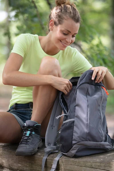 Female Walker Looking Her Backpack — Stock Photo, Image