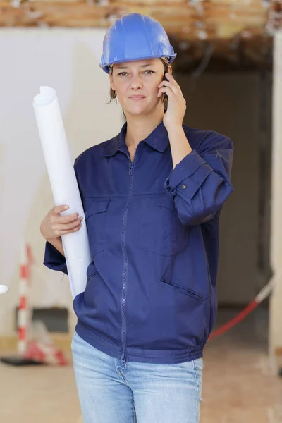 Innehåll Kvinnlig Arbetstagare Telefonen — Stockfoto