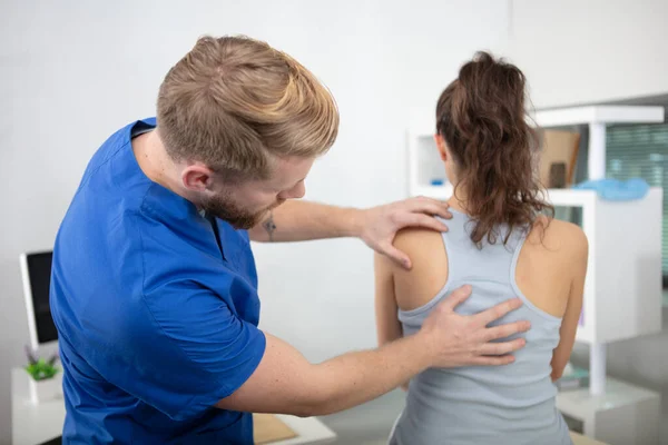 Physiotherapist Working Patient Clinic — Stock Photo, Image