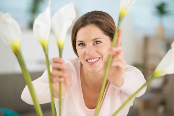 Boldog Asszony Virágcsokor — Stock Fotó