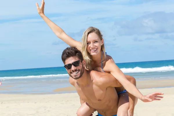Happy Young Couple Sea Beach — Stock Photo, Image
