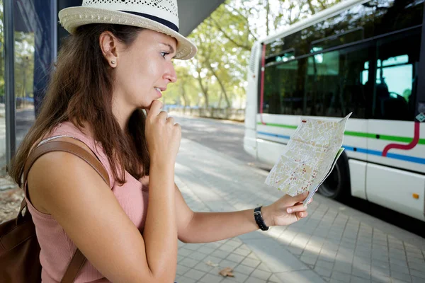 Woman Looks Map Public Transport Route — Stock Photo, Image