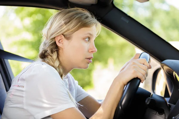 Woman Getting Tired Driving — Stock Photo, Image