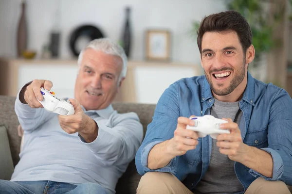 Ältere Männer Spielen Computerspiel — Stockfoto