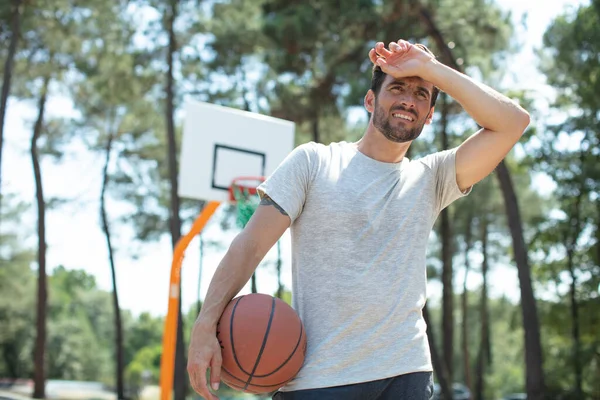 Giocatore Basket Avendo Una Pausa — Foto Stock