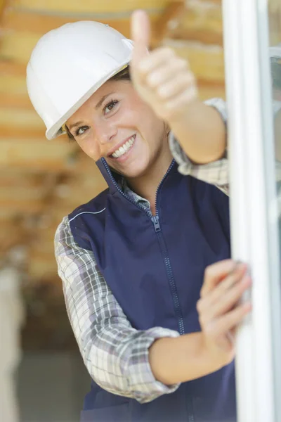 Mujer Trabajadora Construcción Con Pulgares Arriba —  Fotos de Stock