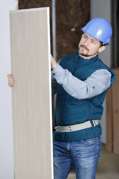 Worker Moving Boards Residential Construction Site — Stock Photo, Image
