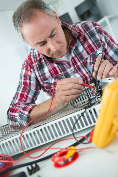 Worker Checking Tool Optical Device — Stock Photo, Image