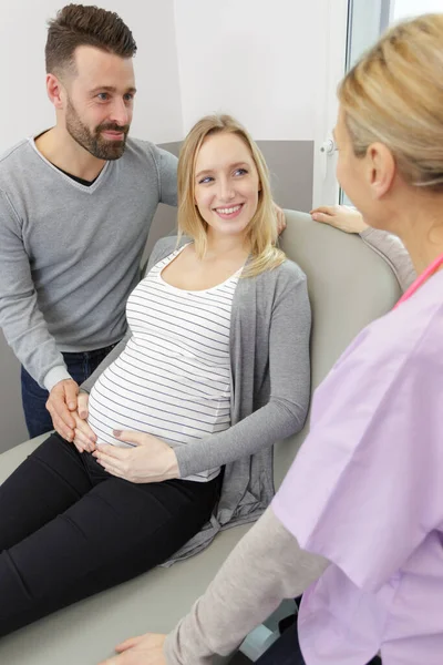 Happy Couple Visiting Obstetrician — Stock Photo, Image