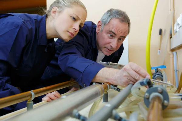 Woman Apprentice Tool Mechanic — Stock Photo, Image