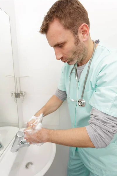 Male Nurse Washing Hands — Stock Photo, Image