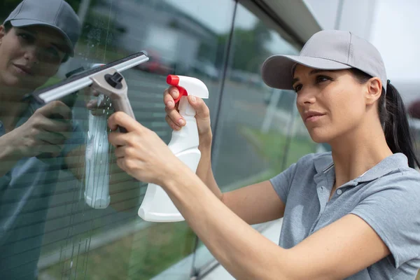 Woman Cleaner Cleaning Exterior Business Building — Stock Photo, Image