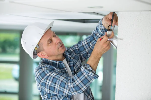 Male Worker Doing Maintenance Work Security Camera — Stock Photo, Image