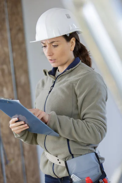Engineer Checking Something His Clipboard — Stock Photo, Image