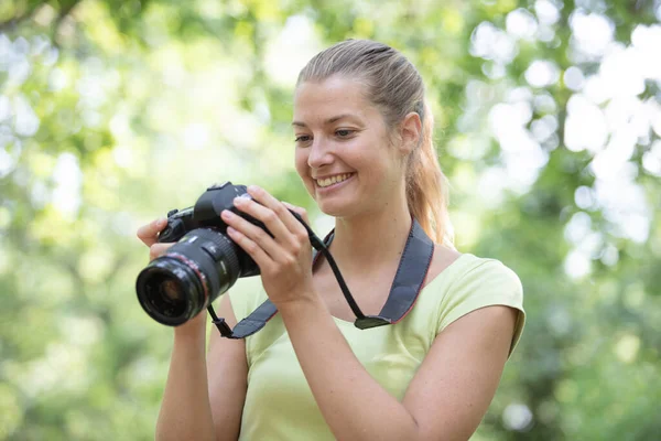 Young Woman Photographing Nature — Stock Photo, Image