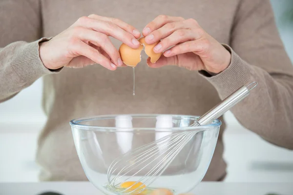 계란을 그릇을 — 스톡 사진