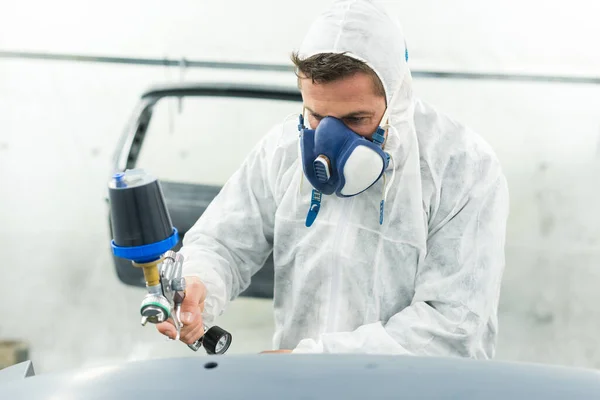 Worker Painting White Car Special Garage — Stock Photo, Image