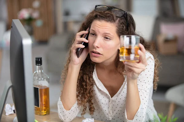 Young Drunk Woman Office — Stock Photo, Image