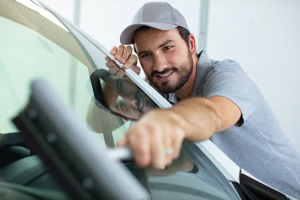 Mature Male Worker Cleaning Car Windshield — Stock Photo, Image