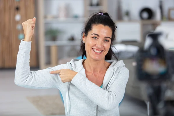 Woman Filming Her Exercise Routine Blog — Stock Photo, Image