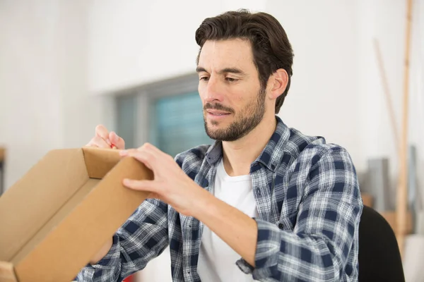 Man Cardboard Boxes Home — Stock Photo, Image