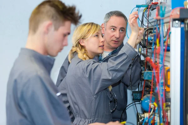 New Maintenance Team Recruits Fixing Cables — Stock Photo, Image